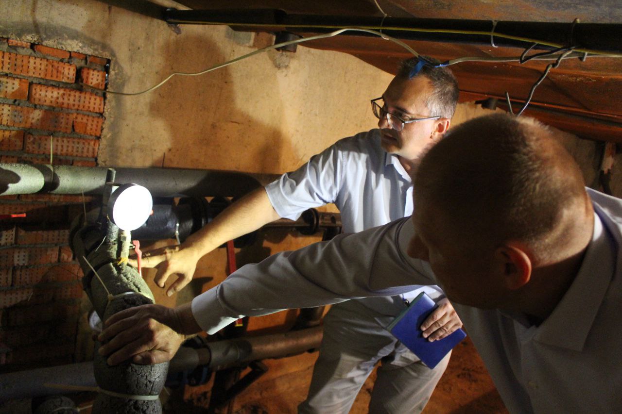 Заместитель главы городского округа Фрязино Антон Тропин встретился с жителями дома №2 по улице Полевой