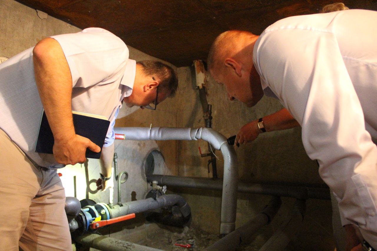 Заместитель главы городского округа Фрязино Антон Тропин встретился с жителями дома №2 по улице Полевой