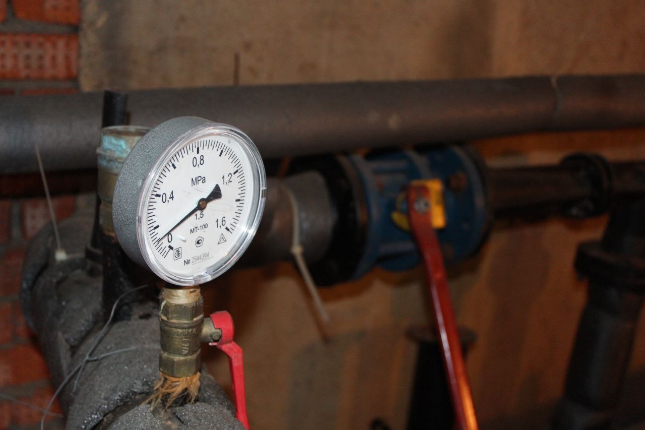 Заместитель главы городского округа Фрязино Антон Тропин встретился с жителями дома №2 по улице Полевой