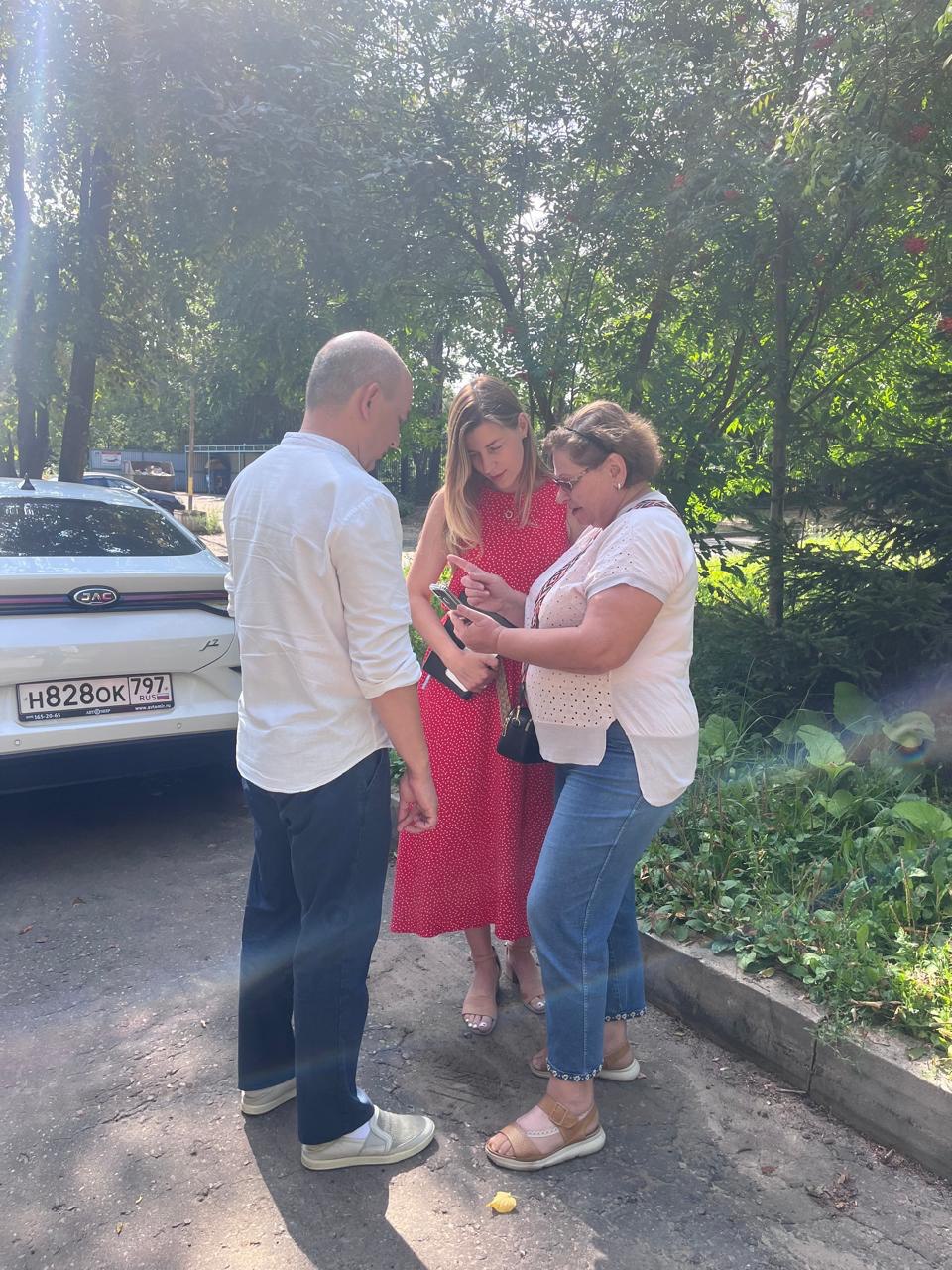 Заместитель главы городского округа Фрязино Наталия Князева вместе с жителями проверила готовность к наступающим холодам дома 2А по улице Попова