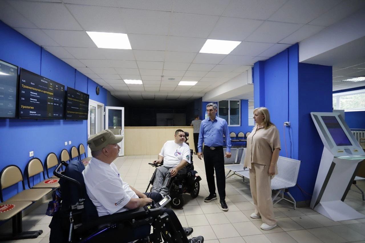 Первый заместитель главы городского округа Фрязино Нодар Бощеван провел проверку доступной среды с жителями Фрязино