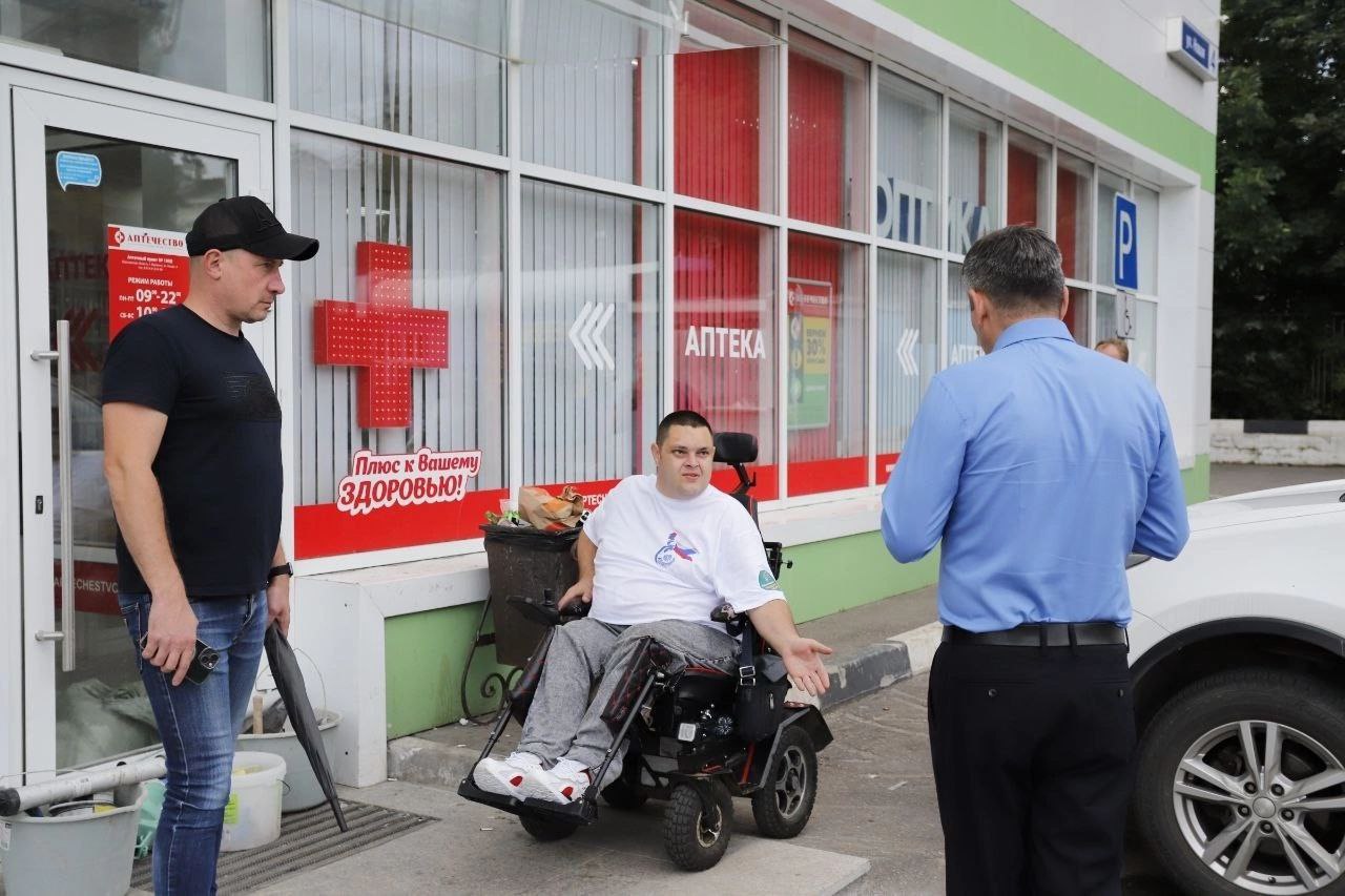 Первый заместитель главы городского округа Фрязино Нодар Бощеван провел проверку доступной среды с жителями Фрязино