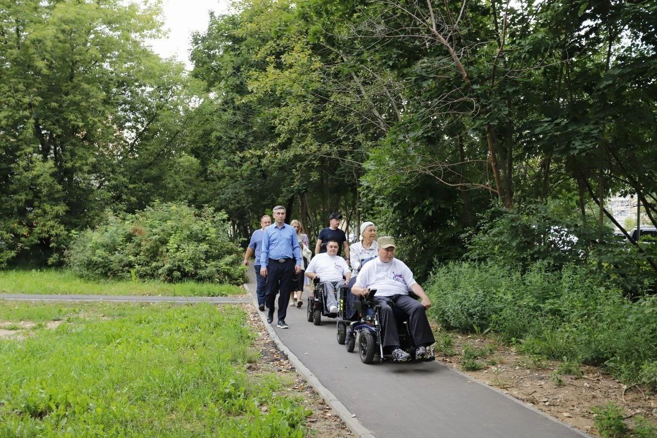 Первый заместитель главы городского округа Фрязино Нодар Бощеван провел проверку доступной среды с жителями Фрязино