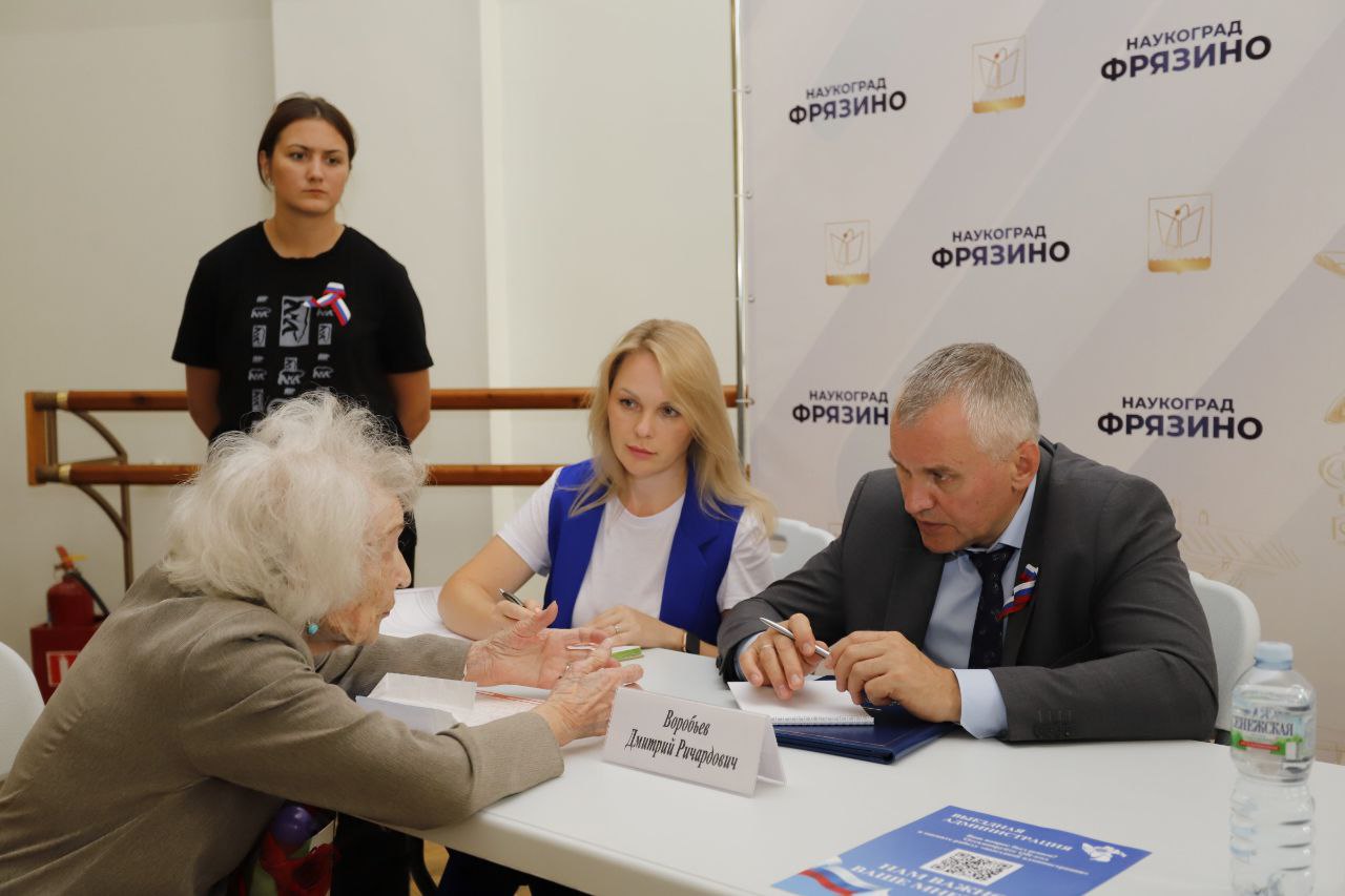 «Выездная администрация» в Центре культуры и досуга «Факел»