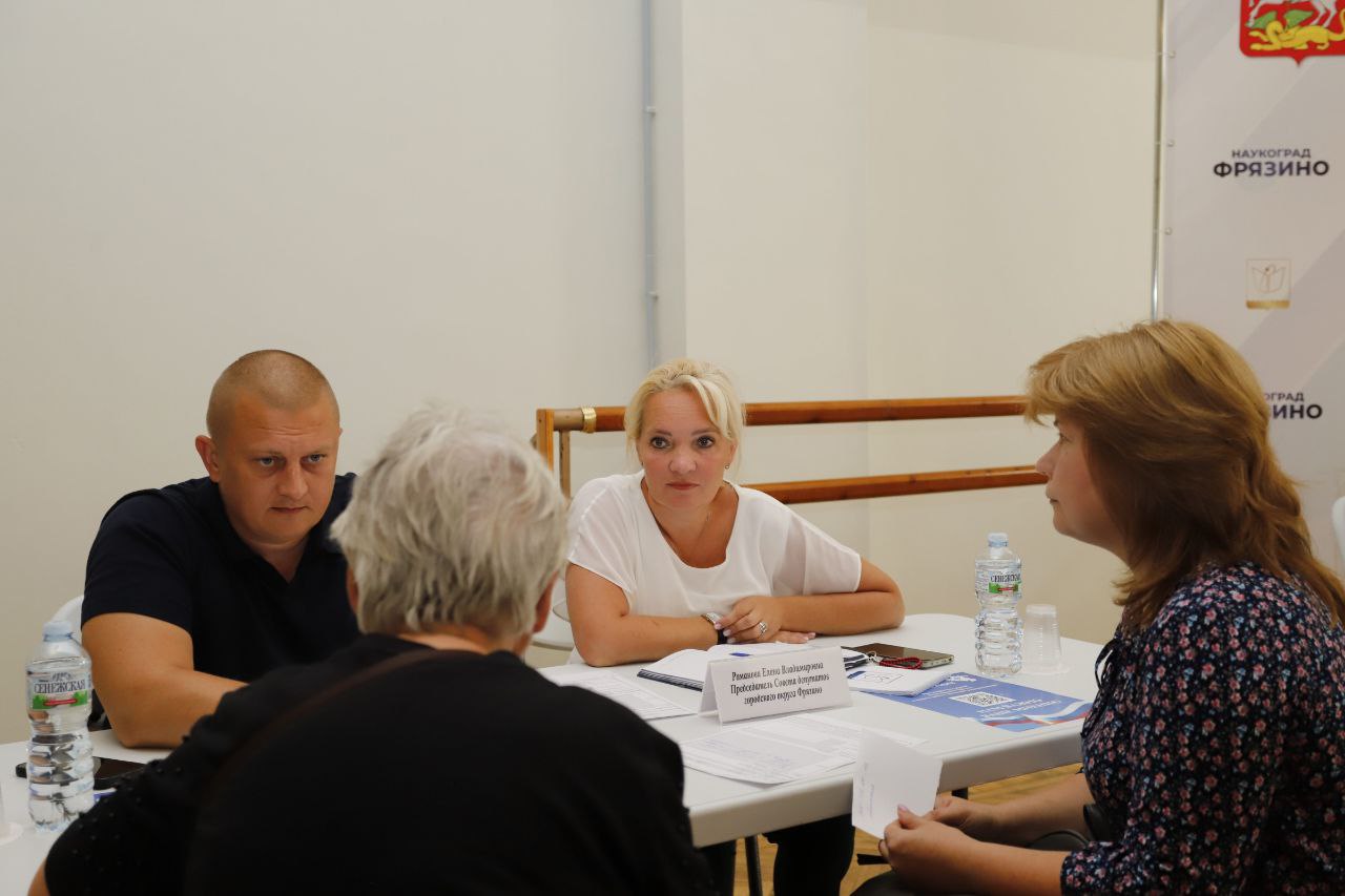 «Выездная администрация» в Центре культуры и досуга «Факел»