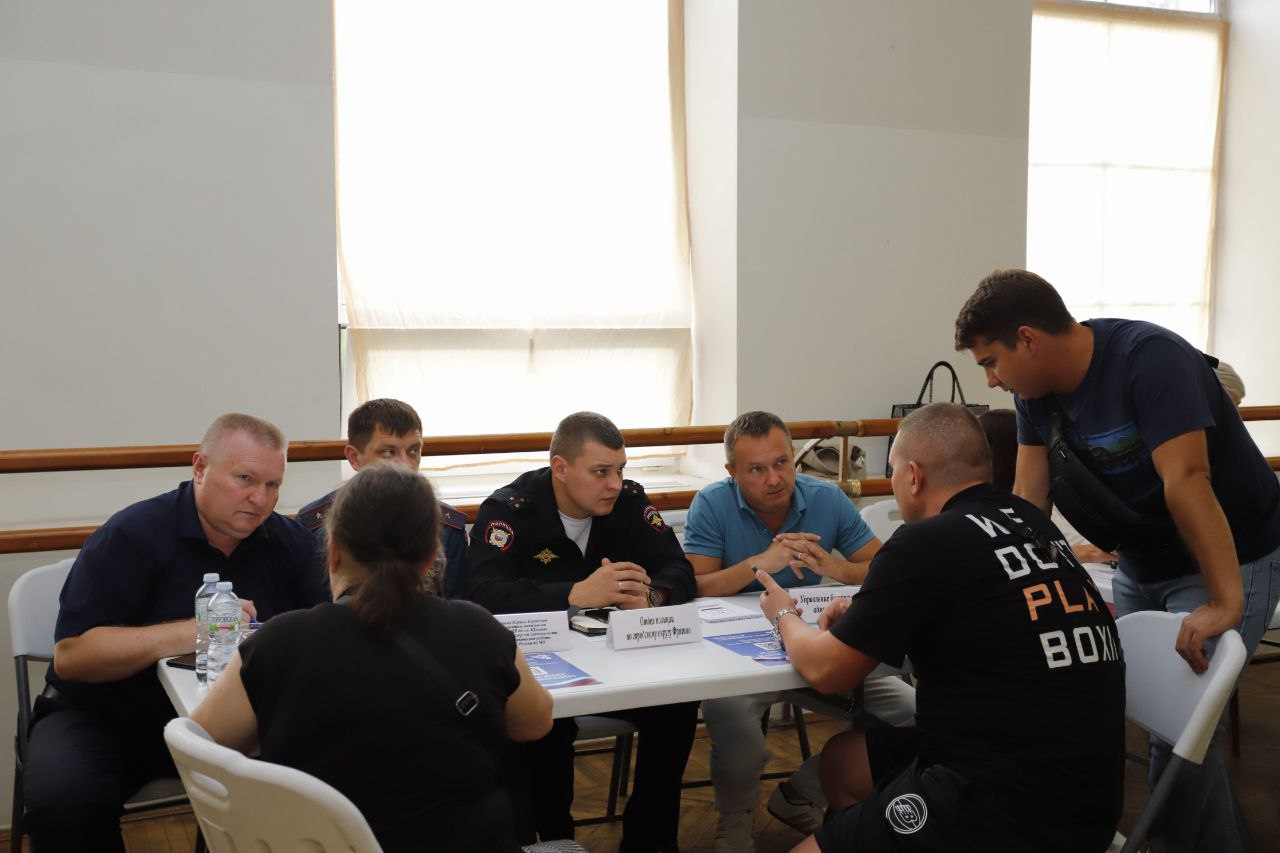 «Выездная администрация» в Центре культуры и досуга «Факел»