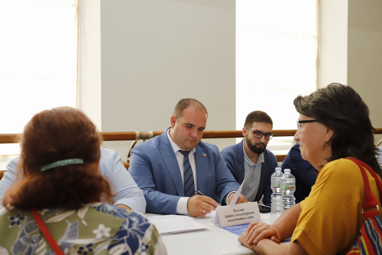 «Выездная администрация» в Центре культуры и досуга «Факел»