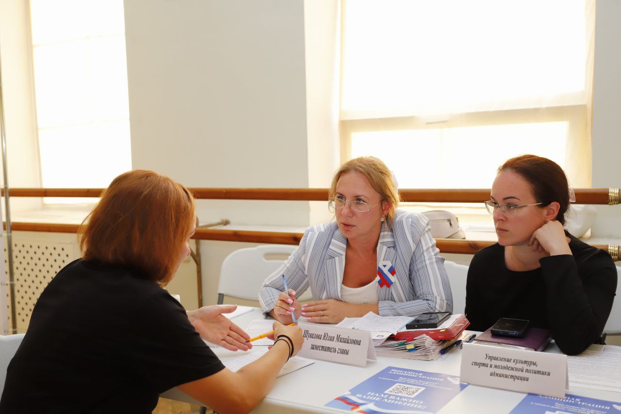 «Выездная администрация» в Центре культуры и досуга «Факел»