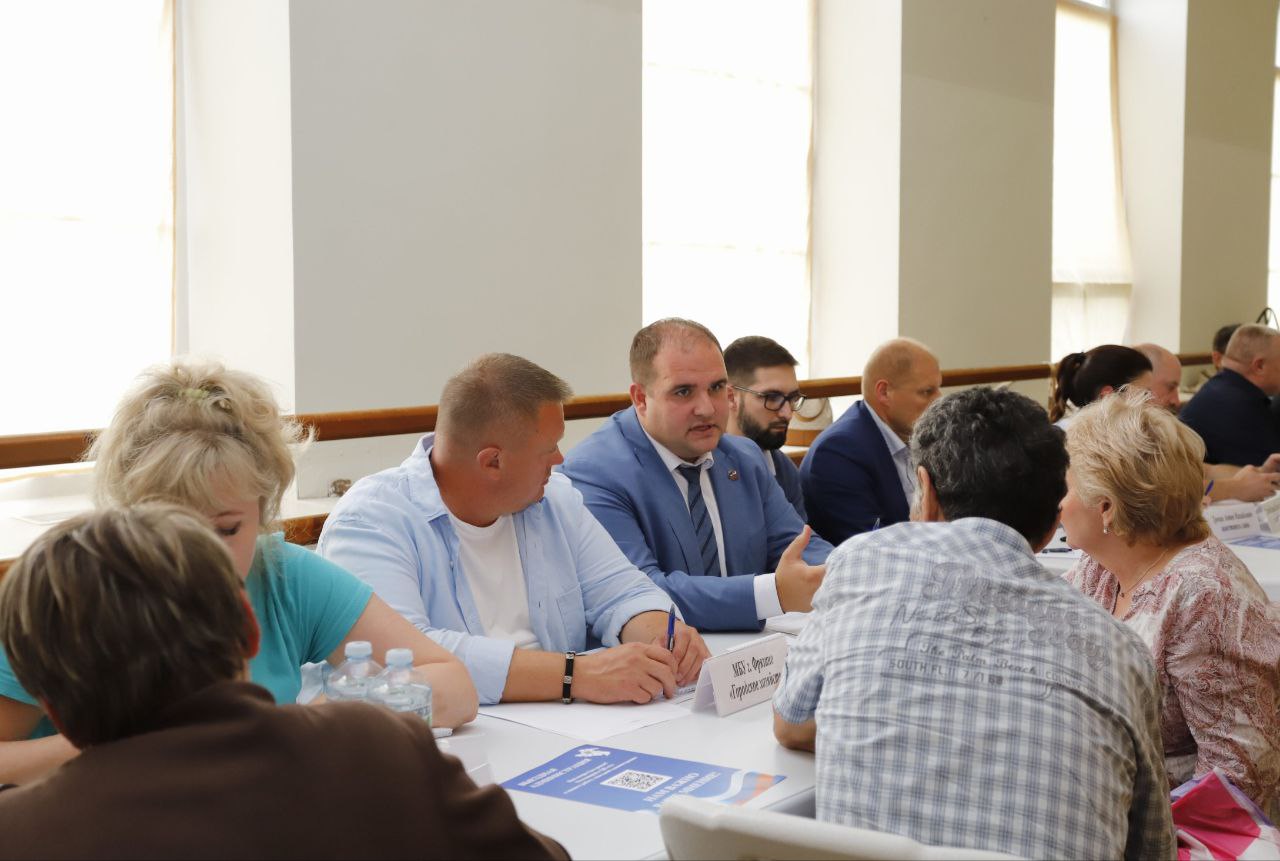 «Выездная администрация» в Центре культуры и досуга «Факел»