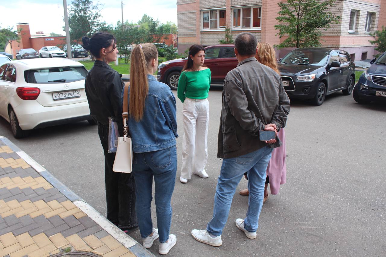 Заместитель главы городского округа Фрязино Наталья Силаева встретилась с жителями в районе дома №18 по улице Горького