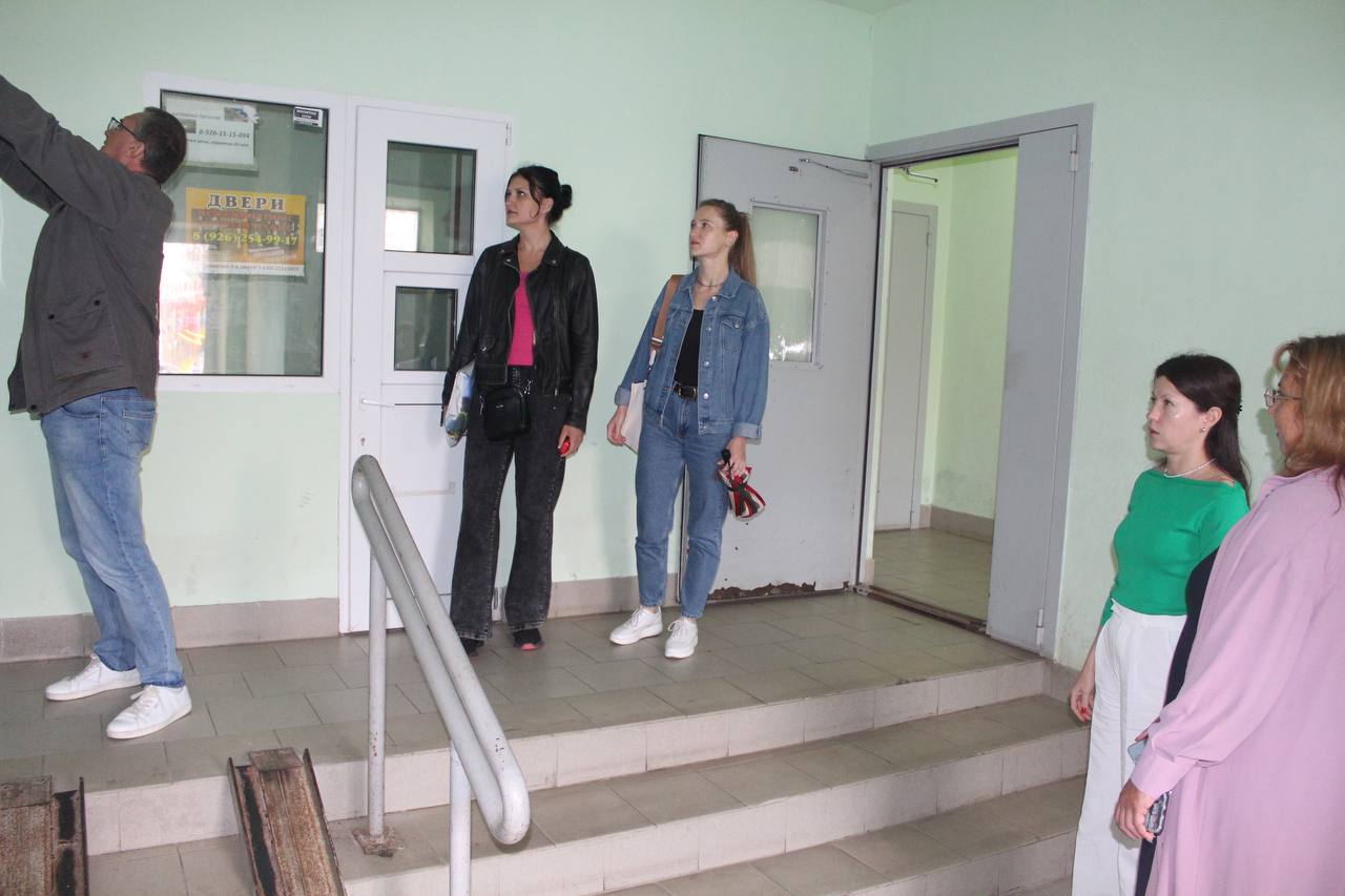 Заместитель главы городского округа Фрязино Наталья Силаева встретилась с жителями в районе дома №18 по улице Горького