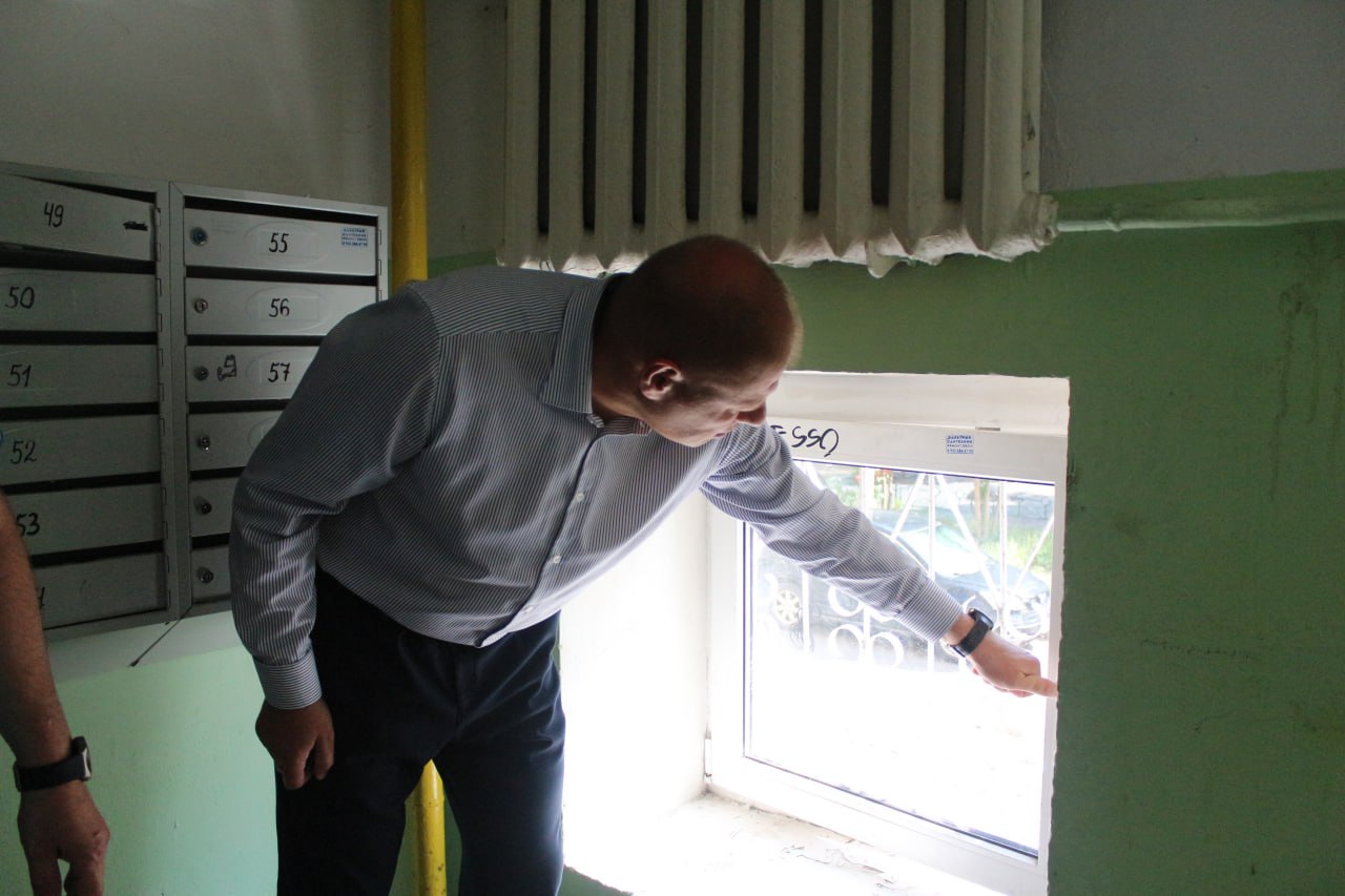 Заместитель главы г.о. Фрязино Антон Тропин встретился с жителями дома №6 по Проспекту Мира