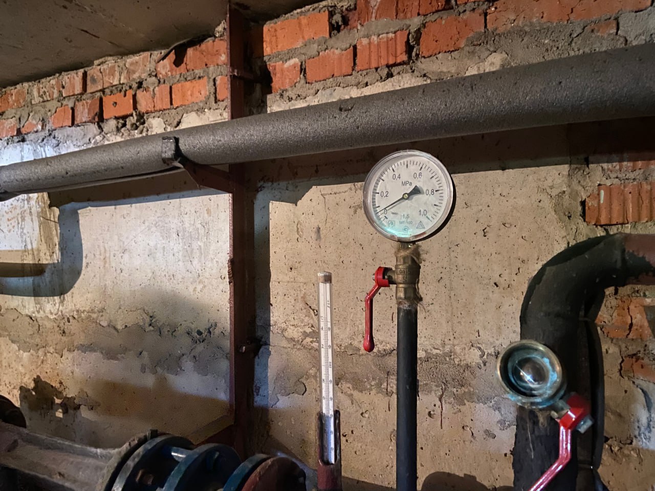 Заместитель главы г.о. Фрязино Антон Тропин встретился с жителями дома №6 по Проспекту Мира