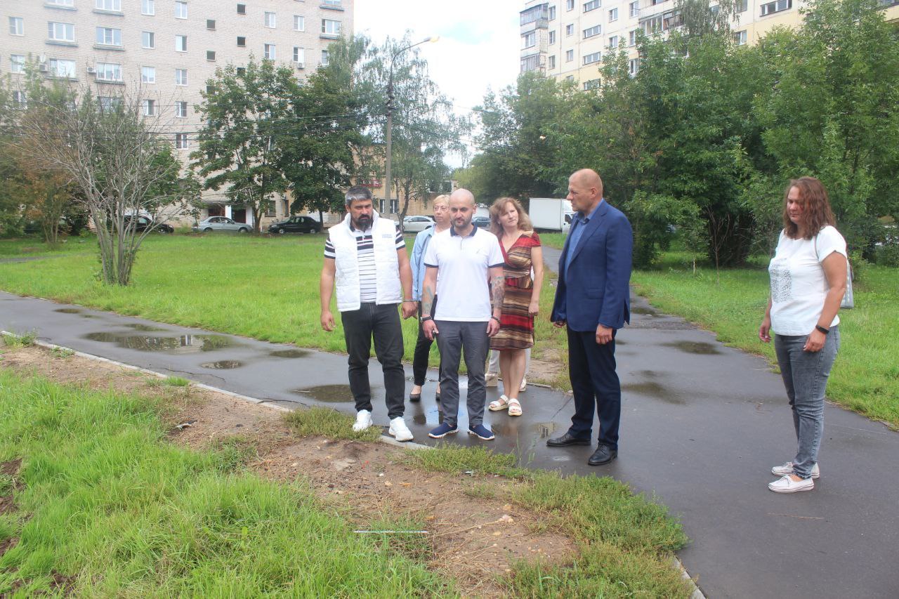 Заместитель главы городского округа Фрязино Антон Тропин встретился с жителями домов № 4к1 и №6 по Проспекту Мира