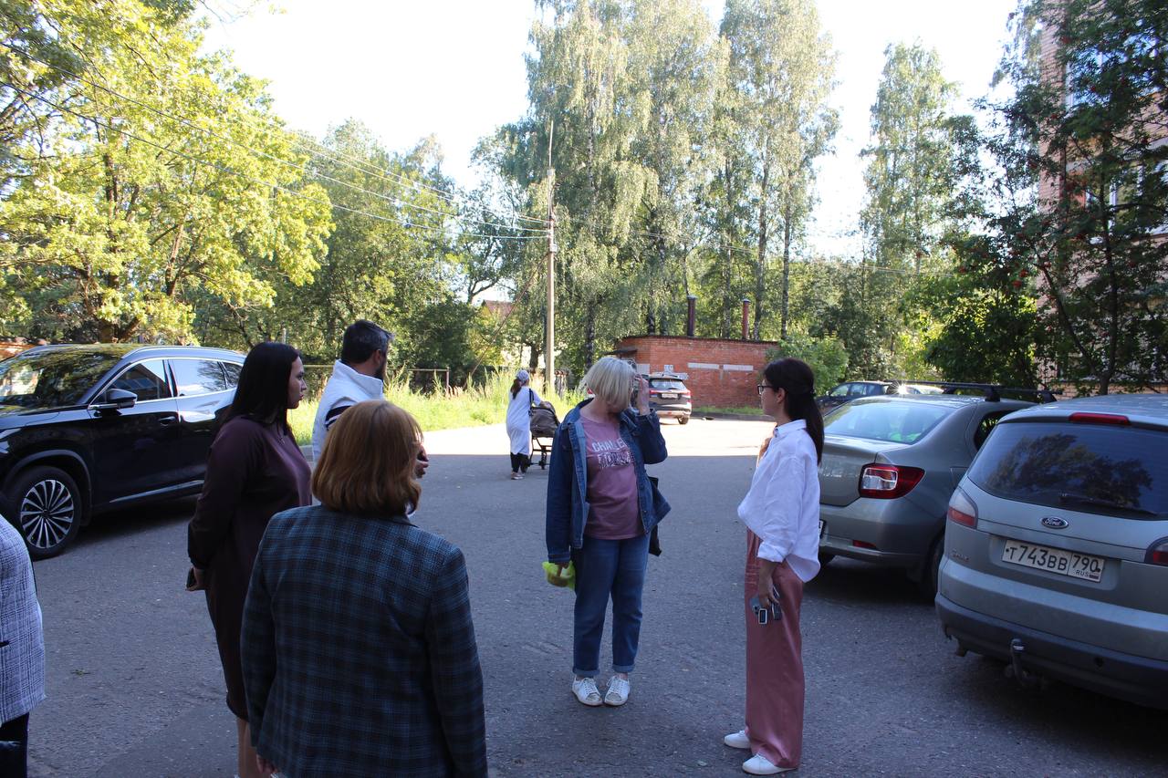 Встреча с жителями в районе дома №33 по улице Нахимова