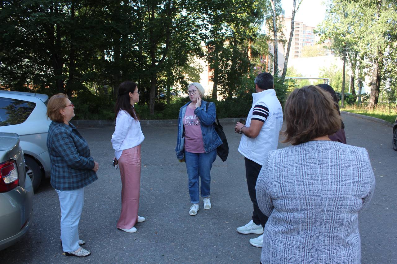 Встреча с жителями в районе дома №33 по улице Нахимова