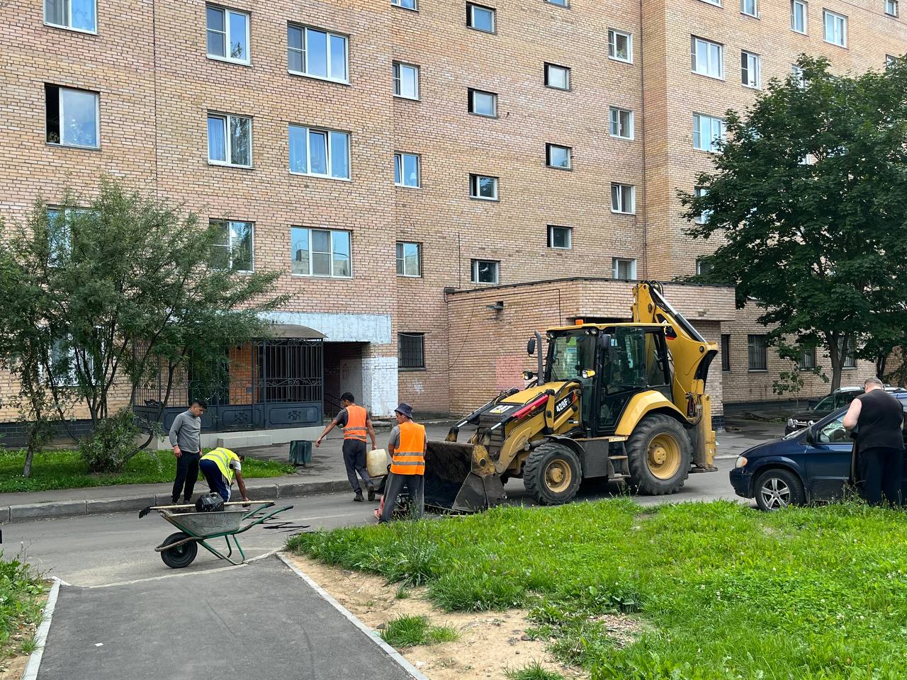 Заместитель главы городского округа Фрязино Артем Вольчак встретился с жителями дома №15 по улице Полевая