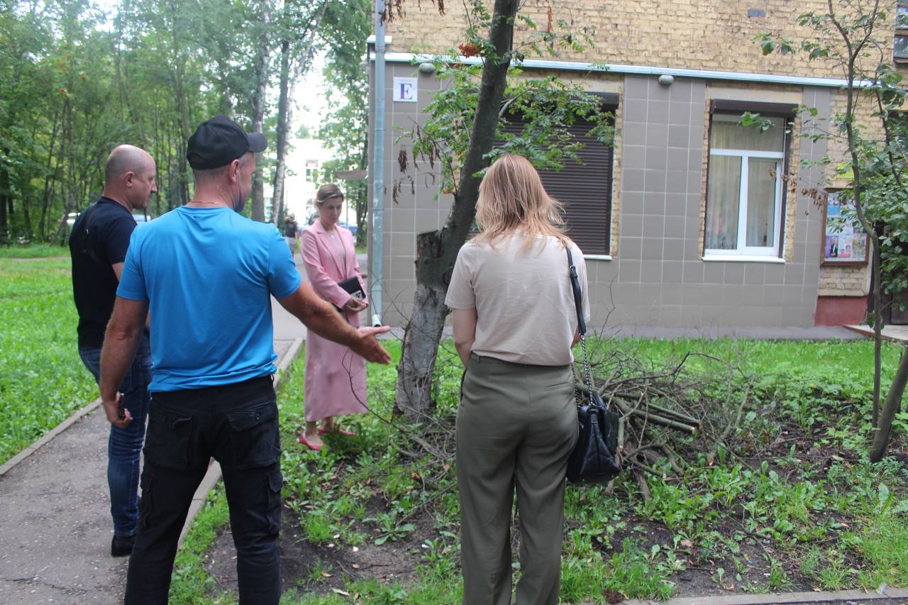 Заместитель главы городского округа Фрязино Наталия Князева встретилась с жителями многоквартирного дома №15 по улице Вокзальной