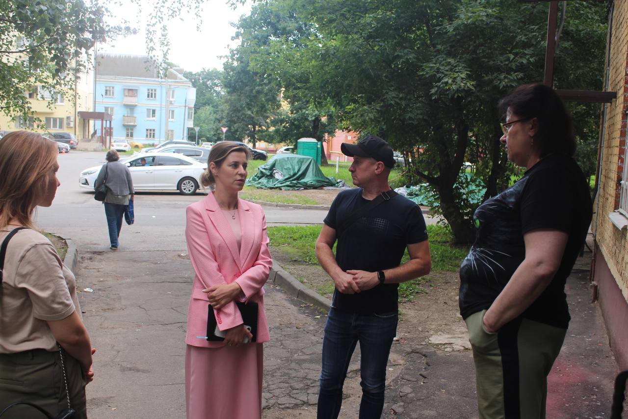 Заместитель главы городского округа Фрязино Наталия Князева встретилась с жителями многоквартирного дома №15 по улице Вокзальной