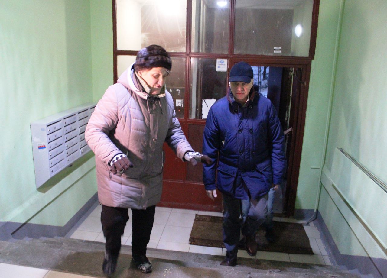 Глава городского округа Фрязино Дмитрий Воробьев встретился с жительницей дома №4 по улице 60 лет СССР