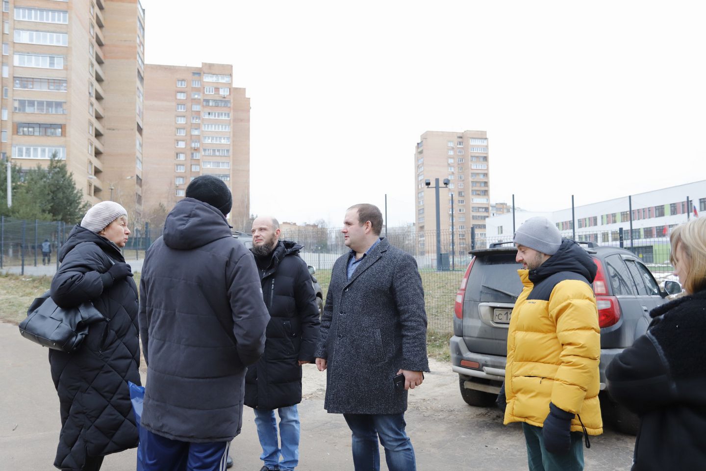 Заместитель главы городского округа Фрязино Артем Вольчак провел встречу с жителями микрорайона №4