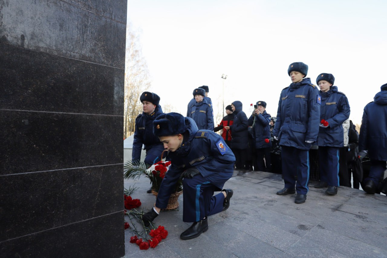 Сегодня вся страна отмечает День воинской славы России - День начала контрнаступления советских войск против немецко-фашистских войск в битве под Москвой