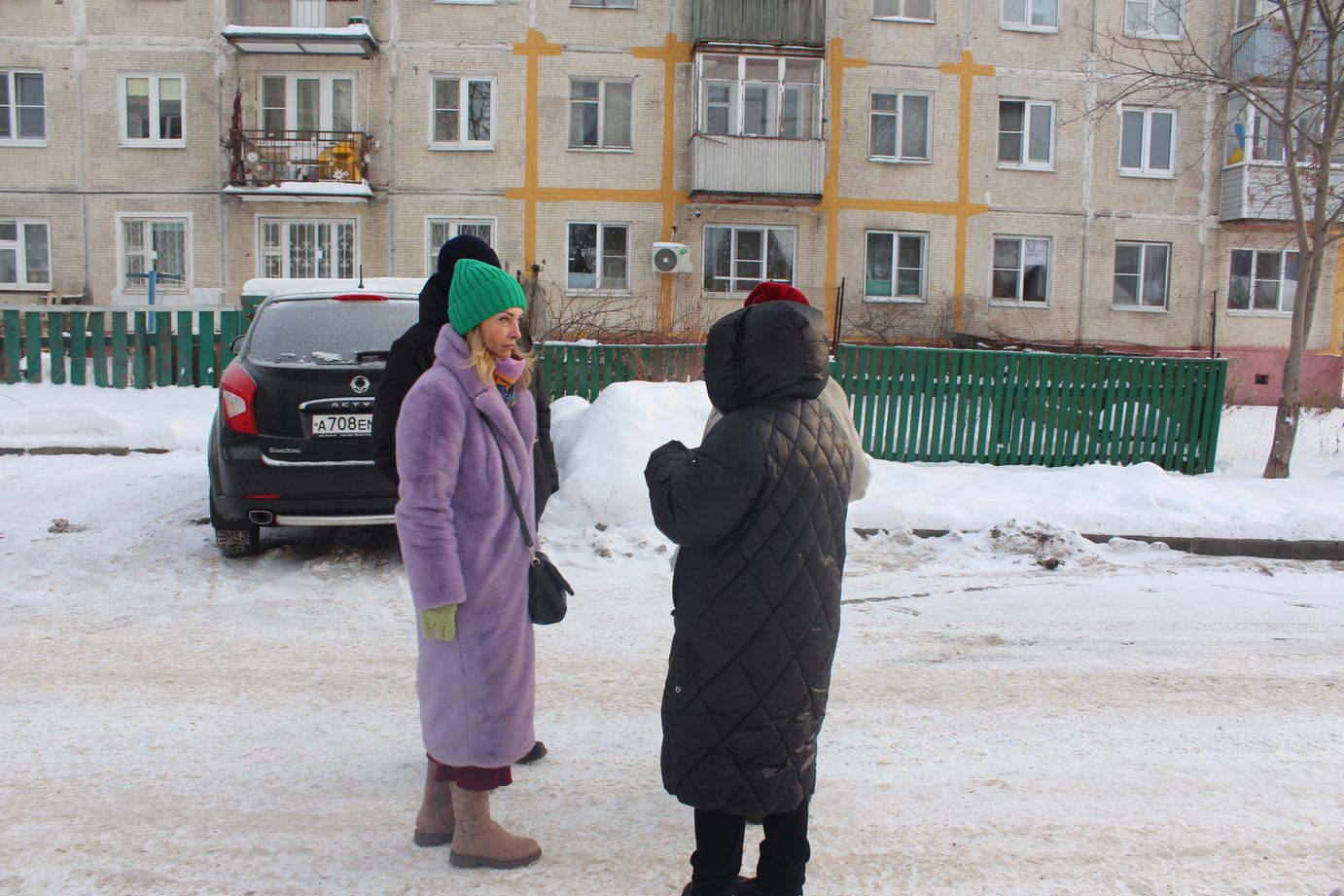 Заместитель главы городского округа Фрязино Виктория Оганезова посетила дворы домов № 27, 29 и 29а по улице Луговой