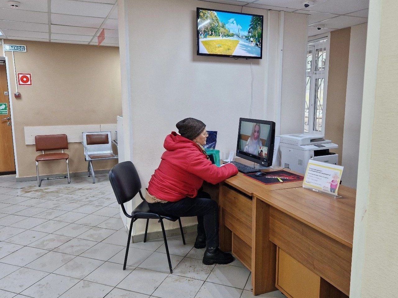 Первый заместитель главы городского округа Фрязино Нодар Бощеван проверил работу фрязинского МФЦ на улице Центральной