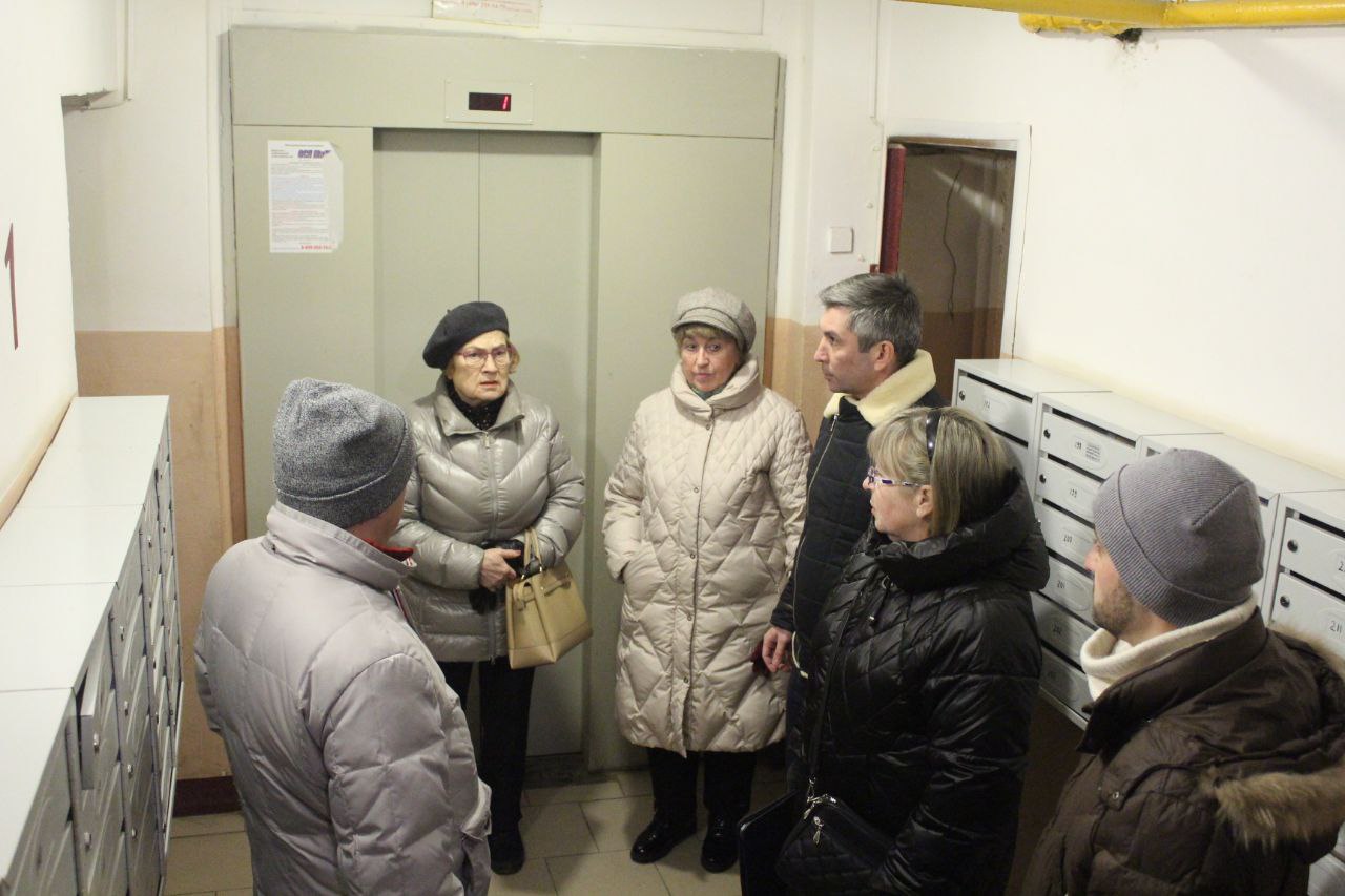 Первый заместитель главы городского округа Фрязино Нодар Бощеван провёл встречу с жителями д.1б по ул. Московская