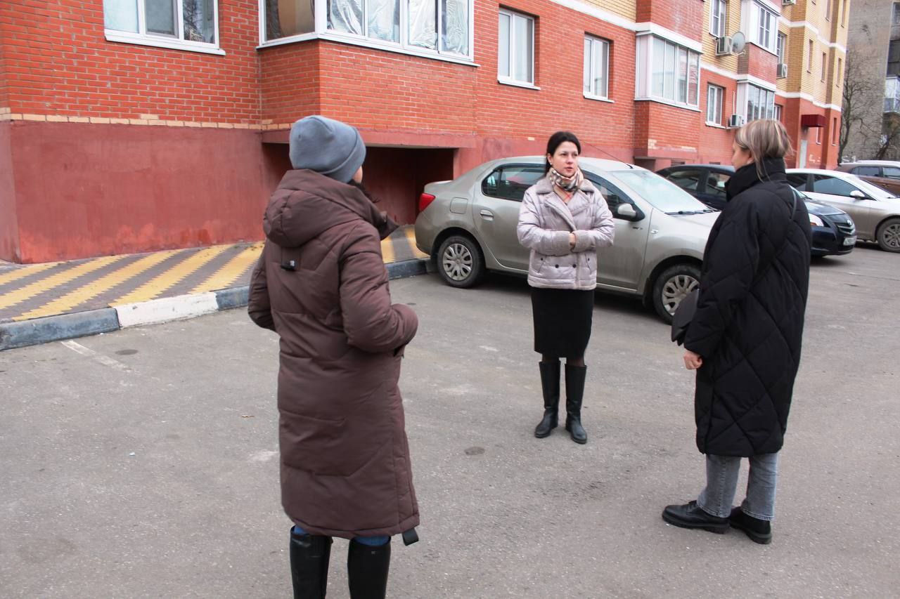 Заместитель главы городского округа Фрязино Наталья Силаева встретилась с жителями дома номер 16к2 по улице Нахимова