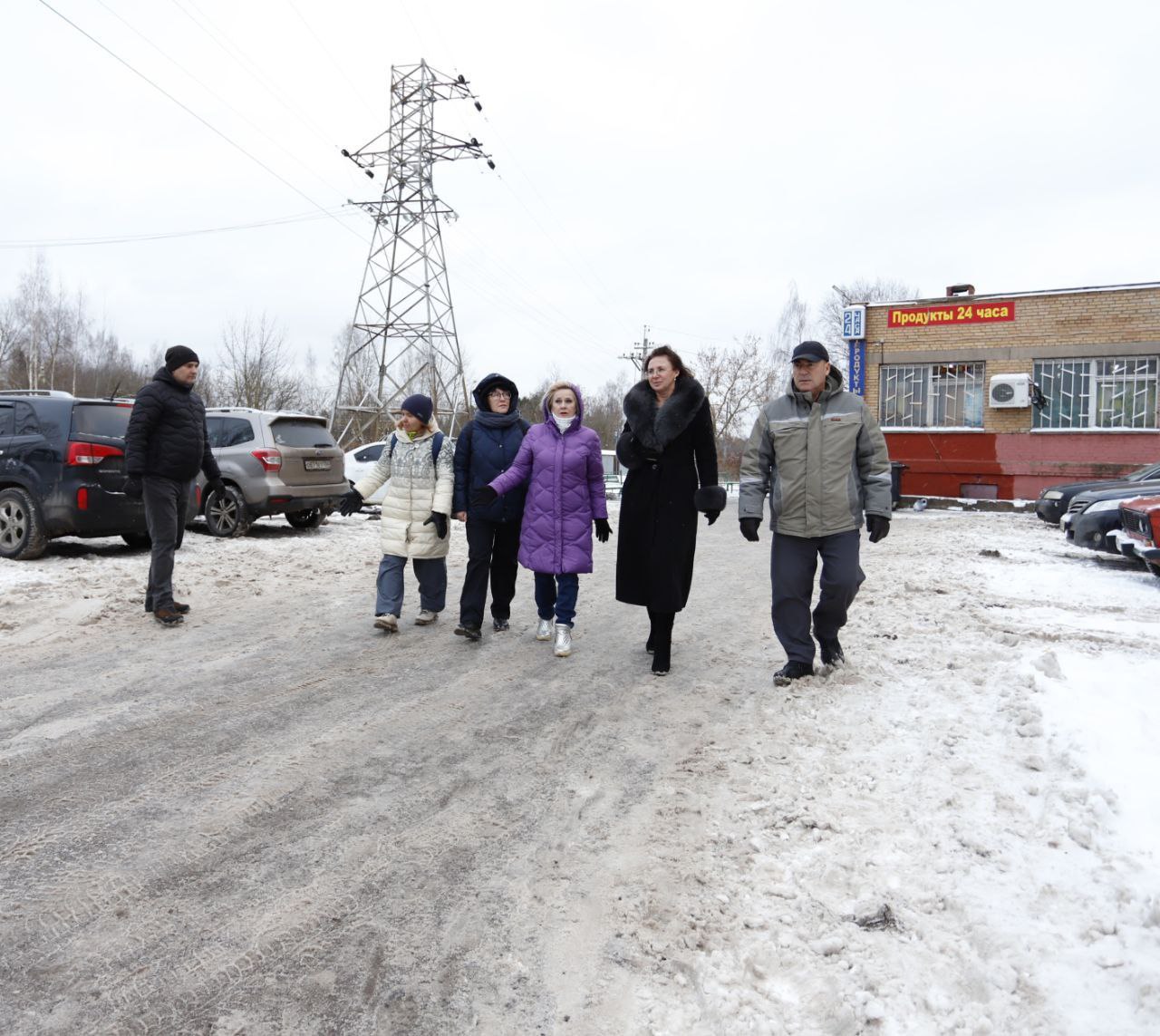 Заместитель главы городского округа Фрязино Юлия Шувалова встретилась с жителями дома 10 по Окружному проезду