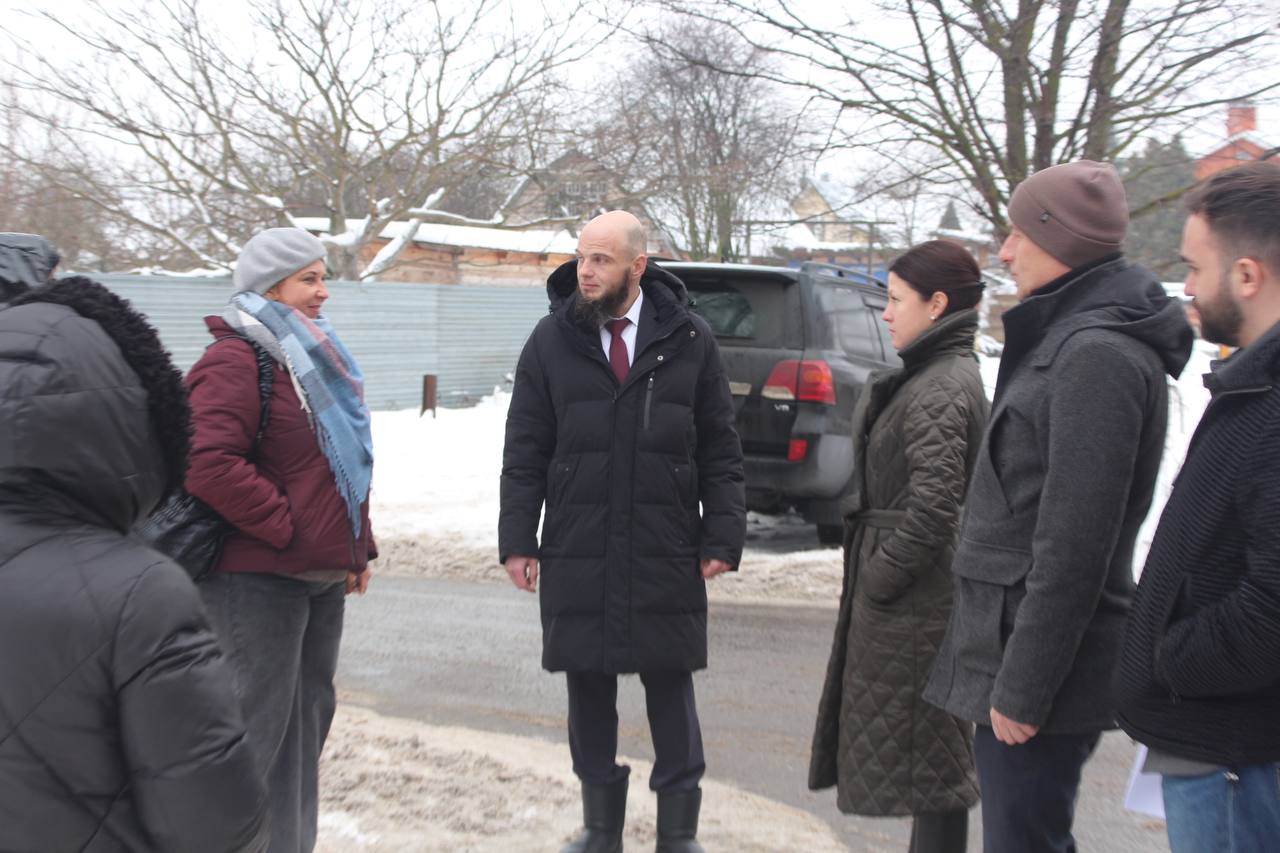 Заместитель главы городского округа Фрязино Наталья Силаева провела выездную встречу с жителями домов № 6 и 10 по Окружному проезду