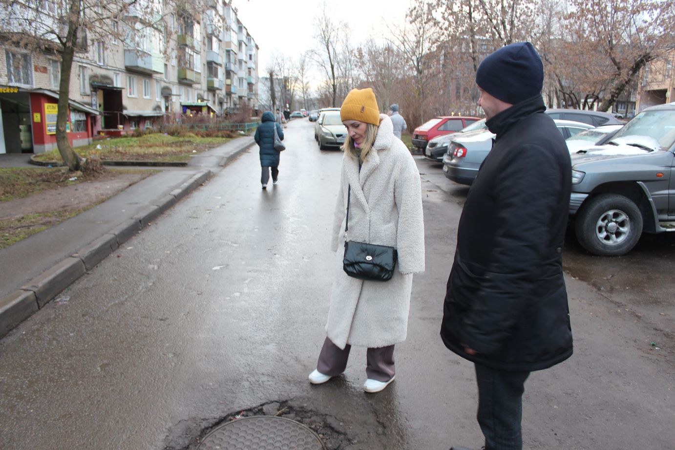 Заместитель главы городского округа Фрязино Виктория Оганезова встретилась с жителями дома номер 1а по улице Советской