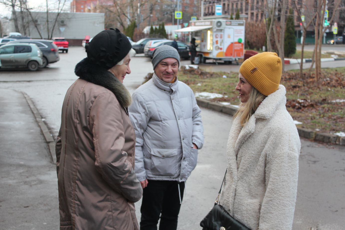 Заместитель главы городского округа Фрязино Виктория Оганезова встретилась с жителями дома номер 1а по улице Советской