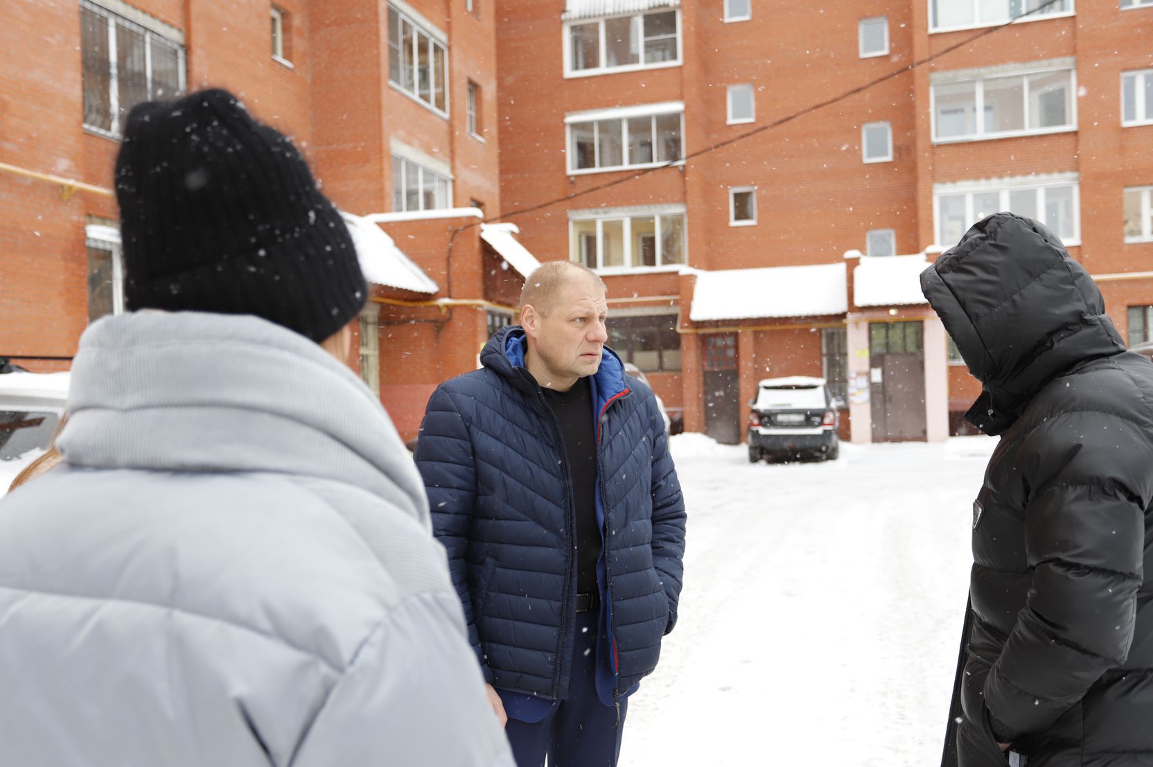 Заместитель главы городского округа Фрязино Антон Тропин встретился с жителями дома 2А по Спортивному проезду