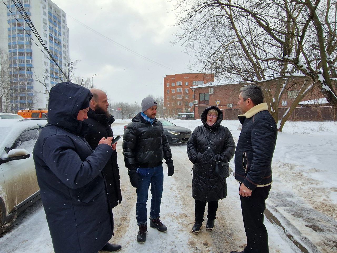 Первый заместитель главы городского округа Фрязино Нодар Бощеван проверил содержание территории у дома 29 по улице Луговая