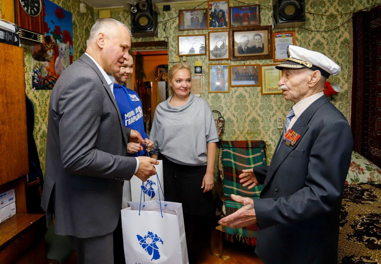 Глава городского округа Фрязино Дмитрий Воробьев поздравил с наступающими праздниками ветеранов Великой Отечественной войны