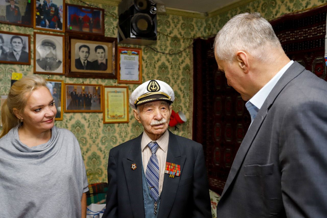 Глава городского округа Фрязино Дмитрий Воробьев поздравил с наступающими праздниками ветеранов Великой Отечественной войны