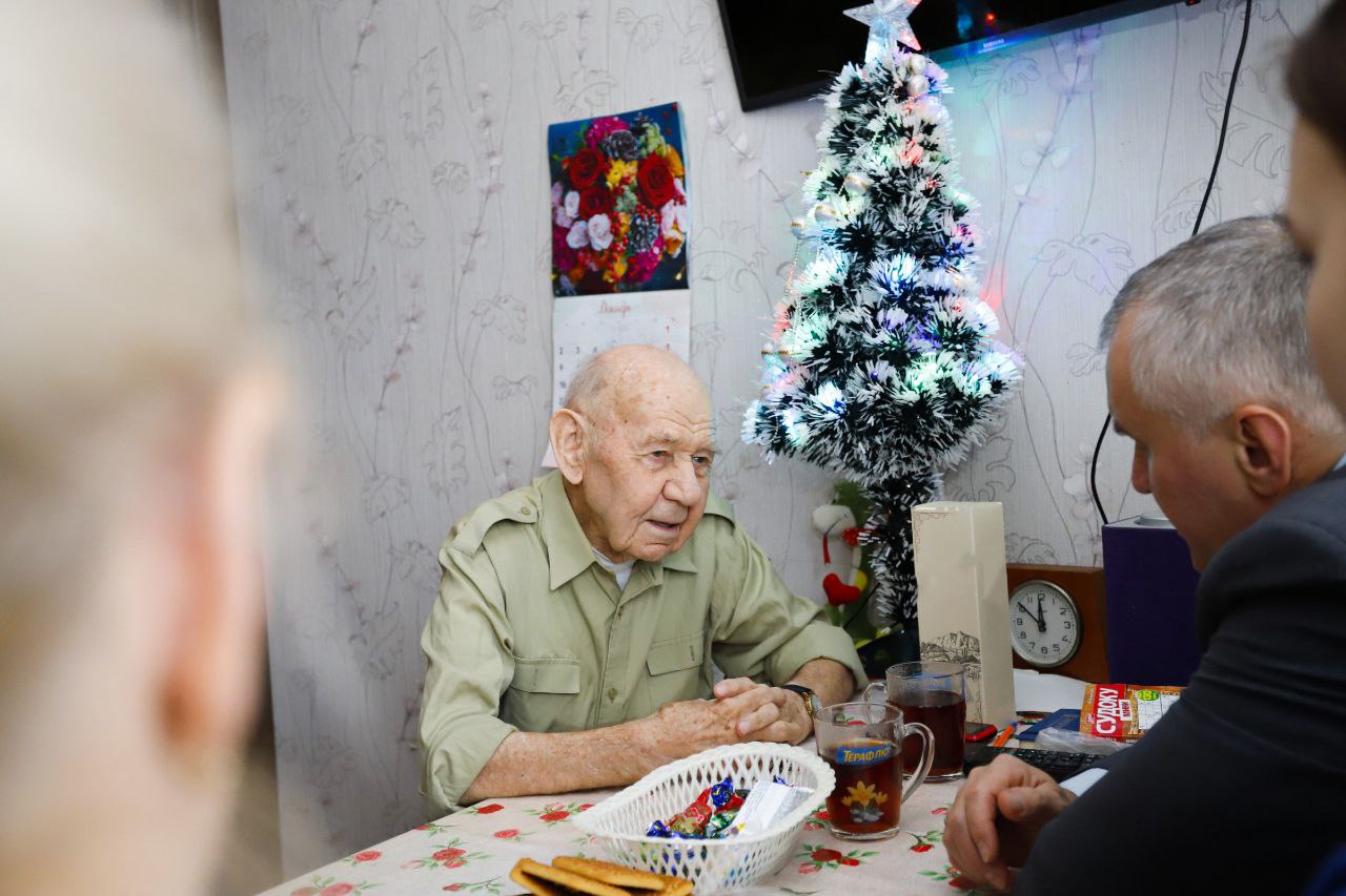 Глава городского округа Фрязино Дмитрий Воробьев поздравил с наступающими праздниками ветеранов Великой Отечественной войны