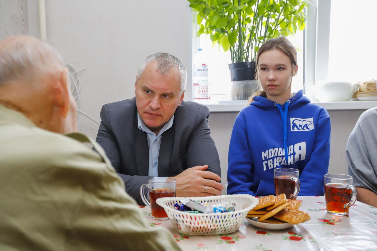 Глава городского округа Фрязино Дмитрий Воробьев поздравил с наступающими праздниками ветеранов Великой Отечественной войны