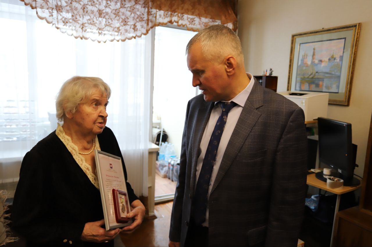 Глава городского округа Фрязино поздравил Анну Максимовну Исланкину с 80-летием полного снятия Блокады Ленинграда