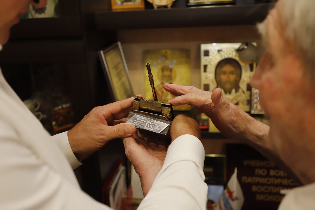 Глава городского округа Фрязино Дмитрий Воробьев поздравил с днем рождения Ветерана Великой Отечественной войны Ивана Ивановича Жучкова