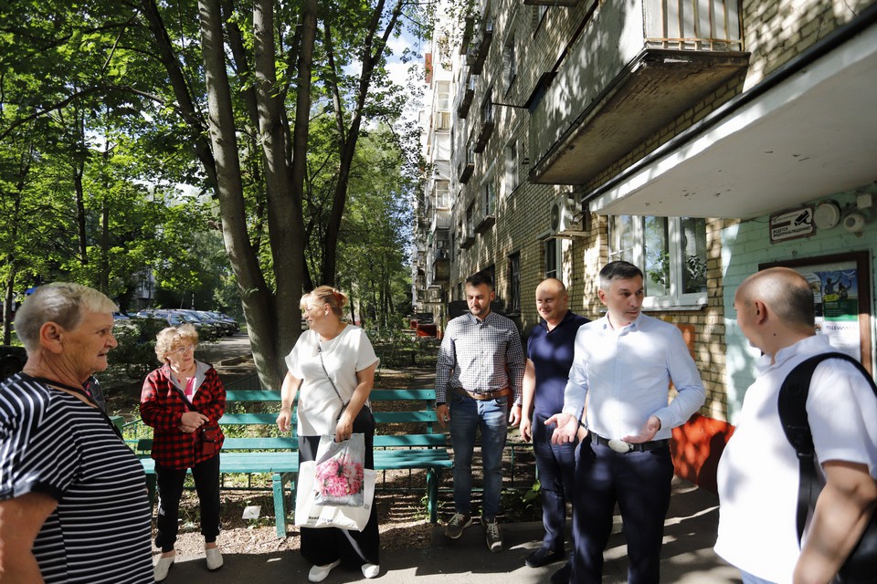 Первый заместитель главы городского округа Фрязино Нодар Бощеван провел традиционный обход территории по адресу: ул. Московская, д.1Б