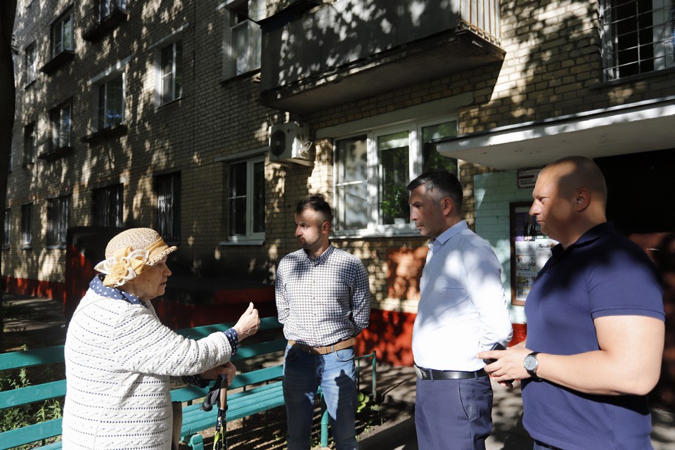 Первый заместитель главы городского округа Фрязино Нодар Бощеван провел традиционный обход территории по адресу: ул. Московская, д.1Б