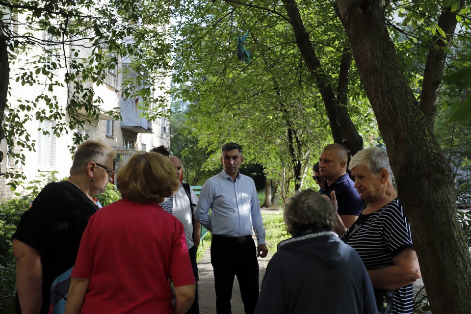 Первый заместитель главы городского округа Фрязино Нодар Бощеван провел традиционный обход территории по адресу: ул. Московская, д.1Б