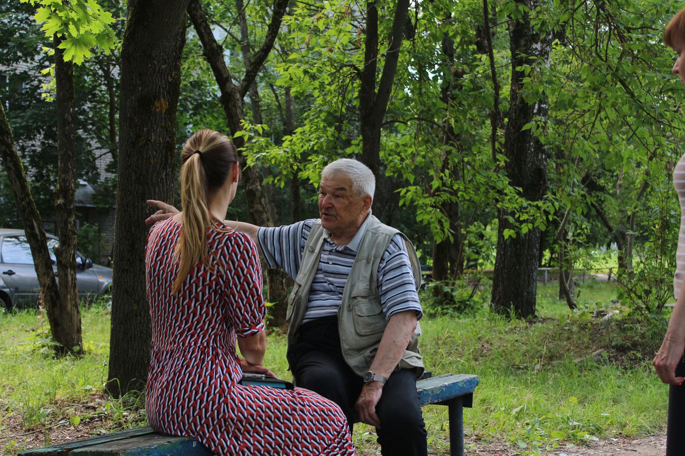 Заместитель главы г.о. Фрязино Наталия Князева провела повторный обход территории двора ул. Полевая д.10-14-16