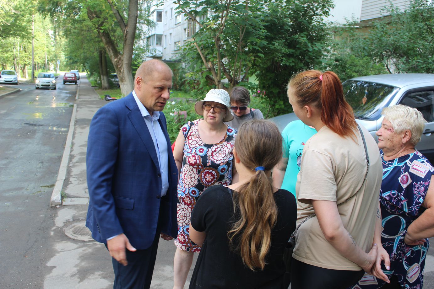 Заместитель главы городского округа Фрязино Антон Тропин снова встретился с жителями многоквартирного дома №16 по ул. Полевой