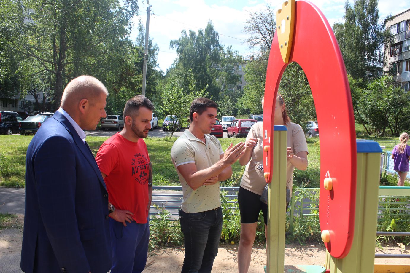 Заместитель главы городского округа Фрязино Антон Тропин снова встретился с жителями многоквартирного дома №16 по ул. Полевой