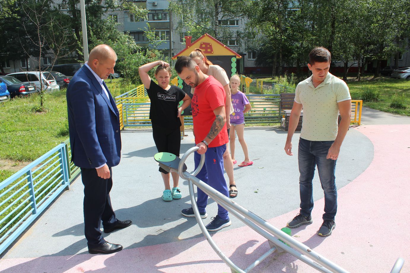 Заместитель главы городского округа Фрязино Антон Тропин снова встретился с жителями многоквартирного дома №16 по ул. Полевой