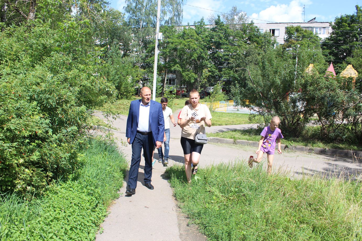 Заместитель главы городского округа Фрязино Антон Тропин снова встретился с жителями многоквартирного дома №16 по ул. Полевой